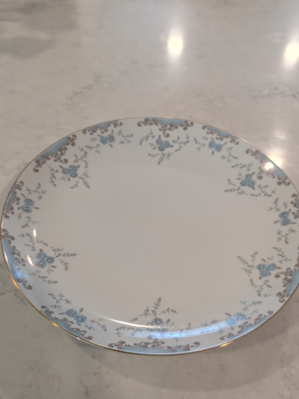 Mikasa Fine China Japan White Dinner Plate with Blue Floral Motif and Gold Trim